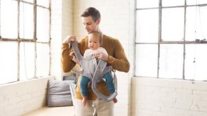 Как надеть эргорюкзак Aerloom от Ergobaby.mp4