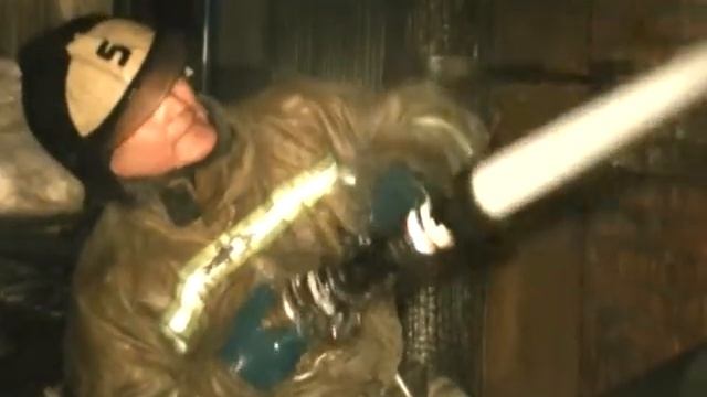 Дом сгорел из-за буржуйки. ПОЖАРНАЯ ОХРАНА смотреть онлайн