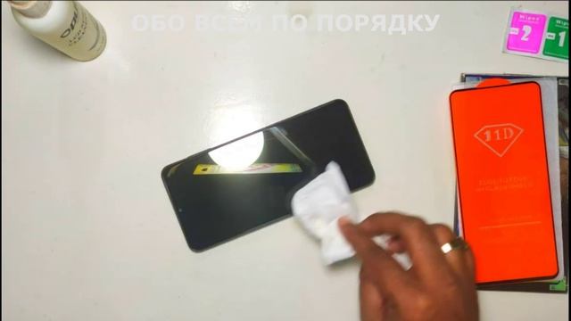Samsung M12 M32 как правильно без пузырьков наклеить защитное стекло на экран телефона