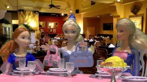 Мультик с куклами Эльза, Барби и Мерида в кафе - Эльза шопоголик