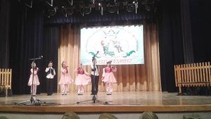 Вокальная студия Дибют поёт песню Кэрия Зэкэрия