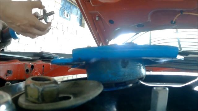 Замена стойки амортизатора Аudi 100 смотреть онлайн