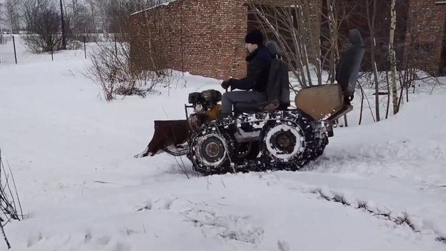 Ходовые испытания гусеничного минитрактора - Дешурфатора по мокрому снегу.