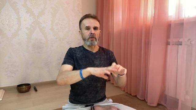 Как асаны и виньясы влияют на энергетическую систему. Муладхара и первоэлемент Земля. смотреть онлайн