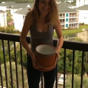 Брижит Мендлер  -Bridgit Mendler (ALS Ice Bucket Challenge) 23 08 2014