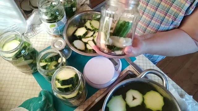 Маринованные кабачки.