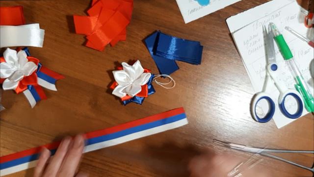 Брошки к 1 сентября! получится даже у новичков...30 брошек за два вечера)))