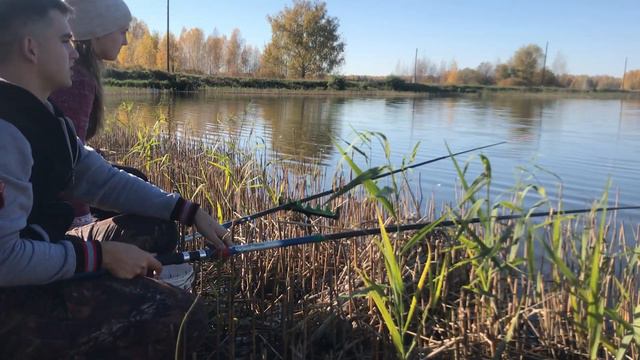 ШОК!!! 5 кг плотвы)) Плотва на каждом забросе. Ловля плотвы поздней осенью смотреть онлайн