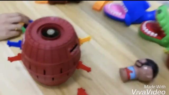 [Little B House] XL Size Pop Up 2 in 1 Pirate Barrel Game Roulette Games Pirate Bucket Toy - BT247 смотреть онлайн