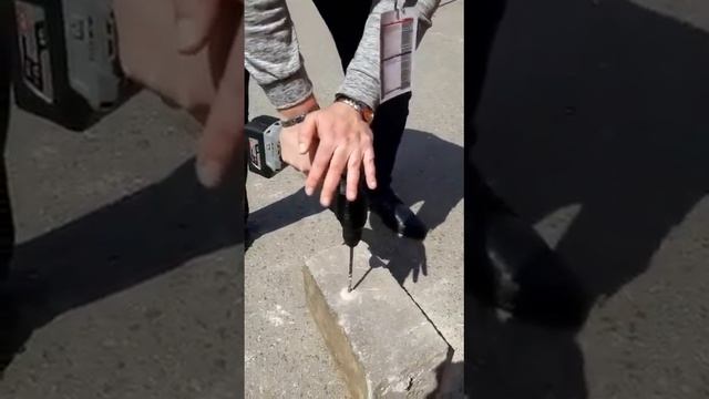 Как бурит бесщеточный ИНТЕРСКОЛ МультиМАКС 8мм буром