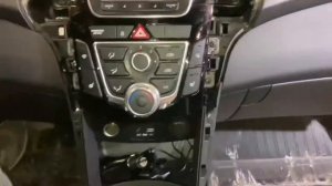Hyundai i30 как снять штатную магнитолу