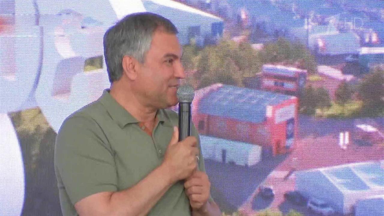 О выборах и санкциях против России говорил Вячесла...н с участниками "Территории смыслов на Клязьме"