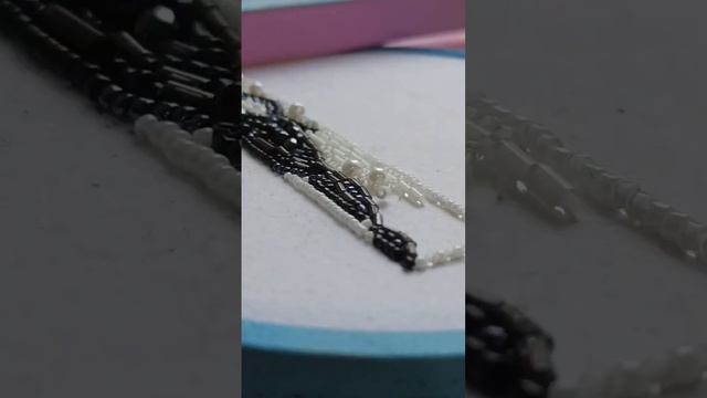 Серьги с силуэтом женской фигуры ? смотреть онлайн