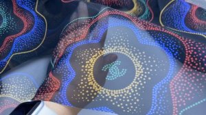 Шифон чёрного цвета с принтом цветная эмблема  24095