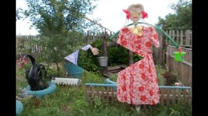 Забавные куклы в саду - веселое украшение вашего двора