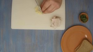 Бутерброды ? с соленым салом и хреном