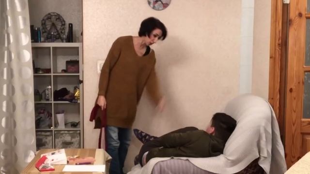 Мама и сын «Прогул» (#gan_13_) смотреть онлайн