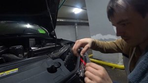 Шкода рапид 2020 - уплотнитель капота, чистый двигатель.