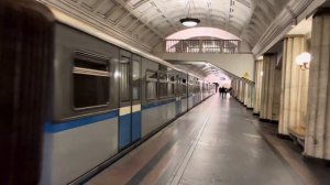 Перегонка электропоезда 81-740/741.1 «Русич» по станции «Театральная»