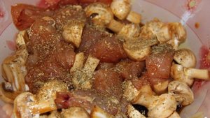 Грудка индейки с грибами в духовке