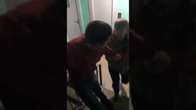 Беспредел на Выхино драка козел против мужика