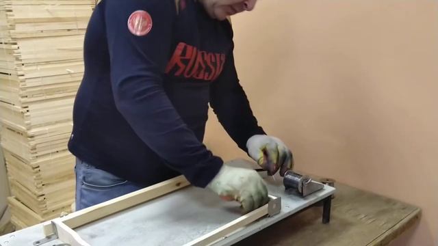 Натягиваем проволоку на рамку смотреть онлайн