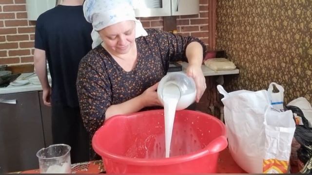 Выходной, стряпня . Наш дом, как муравейник . смотреть онлайн