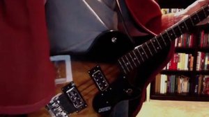 Gretsch G2220 Bass TV Jones Thunder'Tron Pickups Nylon Tapewound Strings