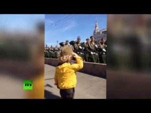 Репетиция военного парада в Москве и Киеве
