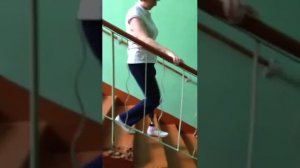 Rheo Knee 3 на лестнице