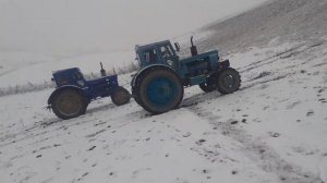 Трактор Т-40 с родным топливным насосом против Т-40 с насосом Т-80 на подъемею.Tractors Comparison