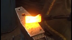 Кузнец Дуров В. Ручная ковка топора (дамасская сталь)