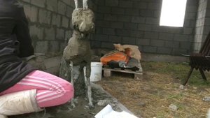 Скульптура из бетона • Заяц