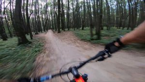 Нашли НОВЫЕ трейлы в Битце / учимся прыгать на MTB велосипеде