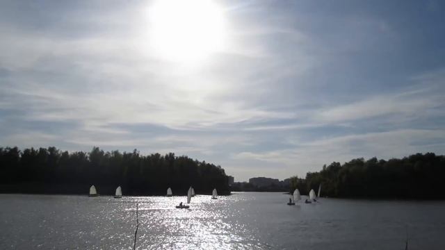 #timelapse55 Зеленый остров, последние паруса осени в Омске яхты Иртыш смотреть онлайн