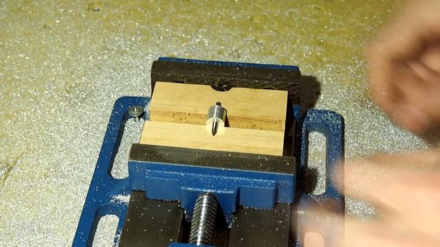 Разрезная втулка для ручного фрезера Makita на самодельном ЧПУ. смотреть онлайн