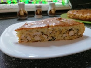 ОЧЕНЬ ВКУСНЫЙ ЗАЛИВНОЙ ПИРОГ С КУРИЦЕЙ И КАРТОШКОЙ НА КЕФИРЕ.СЫТНОЕ И НЕСЛОЖНОЕ БЛЮДО.