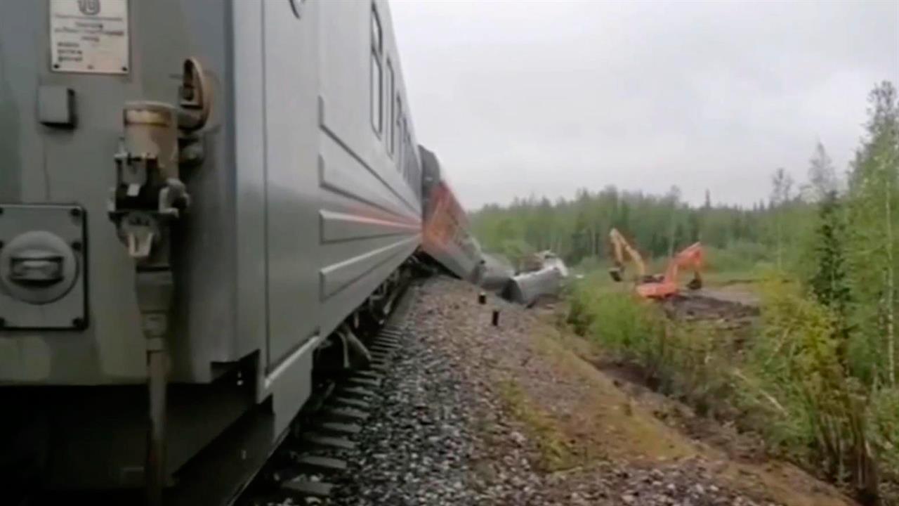 В Коми, где пассажирский поезд сошел с рельсов, обнаружено тело третьего погибшего