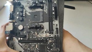 Распаковка — Материнская плата AsRock B450M-HDV R4.0