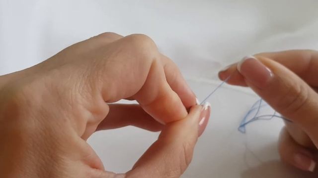 Узелок на нитке. Как начать шить и закрепить нить на ткани вначале смотреть онлайн