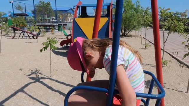 ПОМЕНЯЛИСЬ ТЕЛАМИ С СЕСТРОЙ!!! На море!!! смотреть онлайн