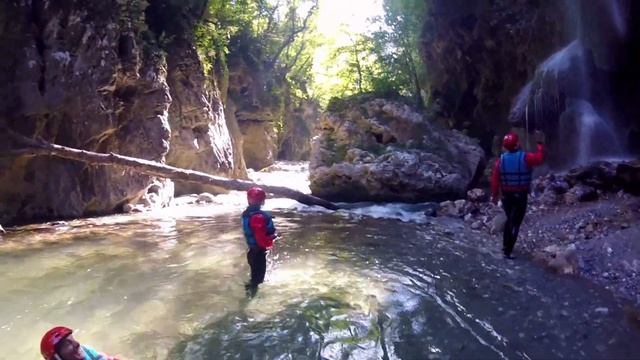 Рафтинг 16 км Италия нереальный крутой маршрут ( Lao Rafting ) смотреть онлайн
