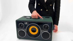 NOIR-audio MAX 300 GREEN караоке система с двумя беспроводными микрофонами. Промо