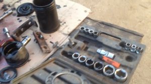 Самодельный съёмник  для вытягивания гильзы в двигателе R192