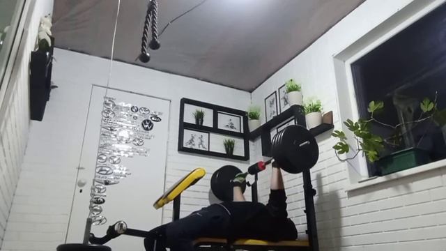 .Качай железо.Жим штанги лëжа. 3 подхода по 8-10 повторов.#shortvideo #sports #качалка смотреть онлайн