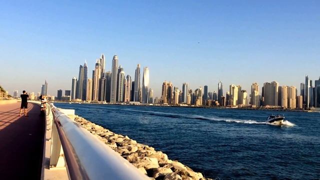 ОАЭ / Дубай / Набережная на Джумейре / искусственный остров смотреть онлайн