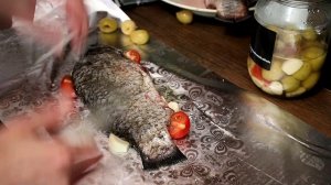 Как вкусно приготовить карася. Карась в духовке
