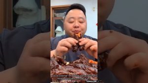 ?китайцы едят на камеру?