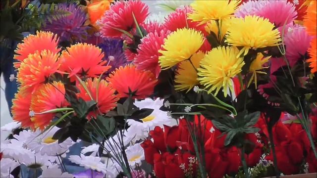 Декоративные искусственные цветы разноцветные