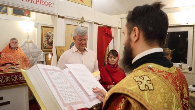 Чтение Евангелия на разных языках. Литургия. Пасхальное ночное богослужение 15-16 апреля 2023 г. смотреть онлайн